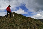 In Söc di Agnei (Cima degli Agnelli), detta anche Cima Camplano (2057 m) il 9 maggio 2015 - FOTOGALLERY